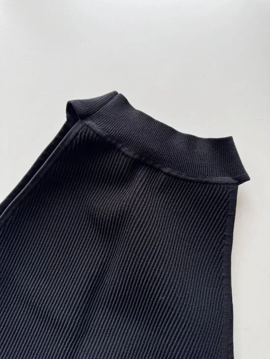 NWOT Aritzia BABATON Sculpt Knit Black Ribbed Cropped Halter Tank Top, Size L - Picture 5 of 13